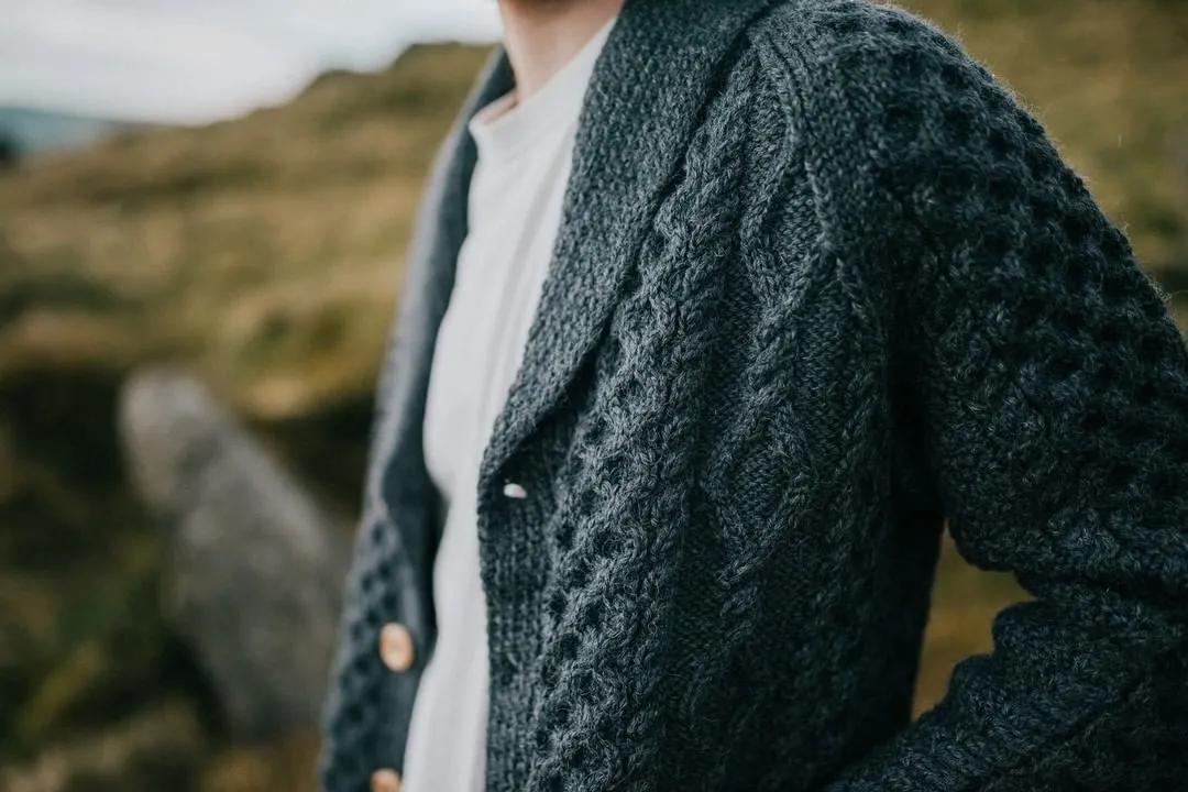 没想到!这3款“奶奶款毛衣”让姑娘们这么上头