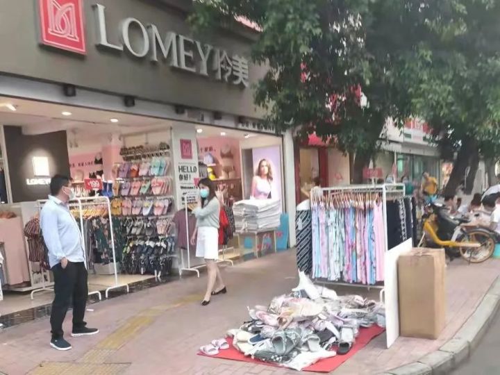 亮剑“可视”“有感”腐败和作风问题|靶向纠治城市铺面越门违规占道经营问题！