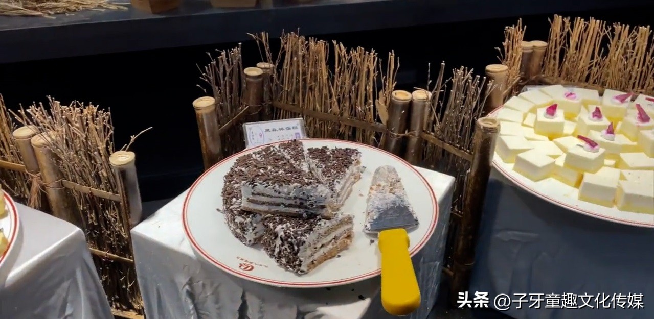 吃货老外铁蛋儿吃海蛎子,大连铁蛋儿海蛎子