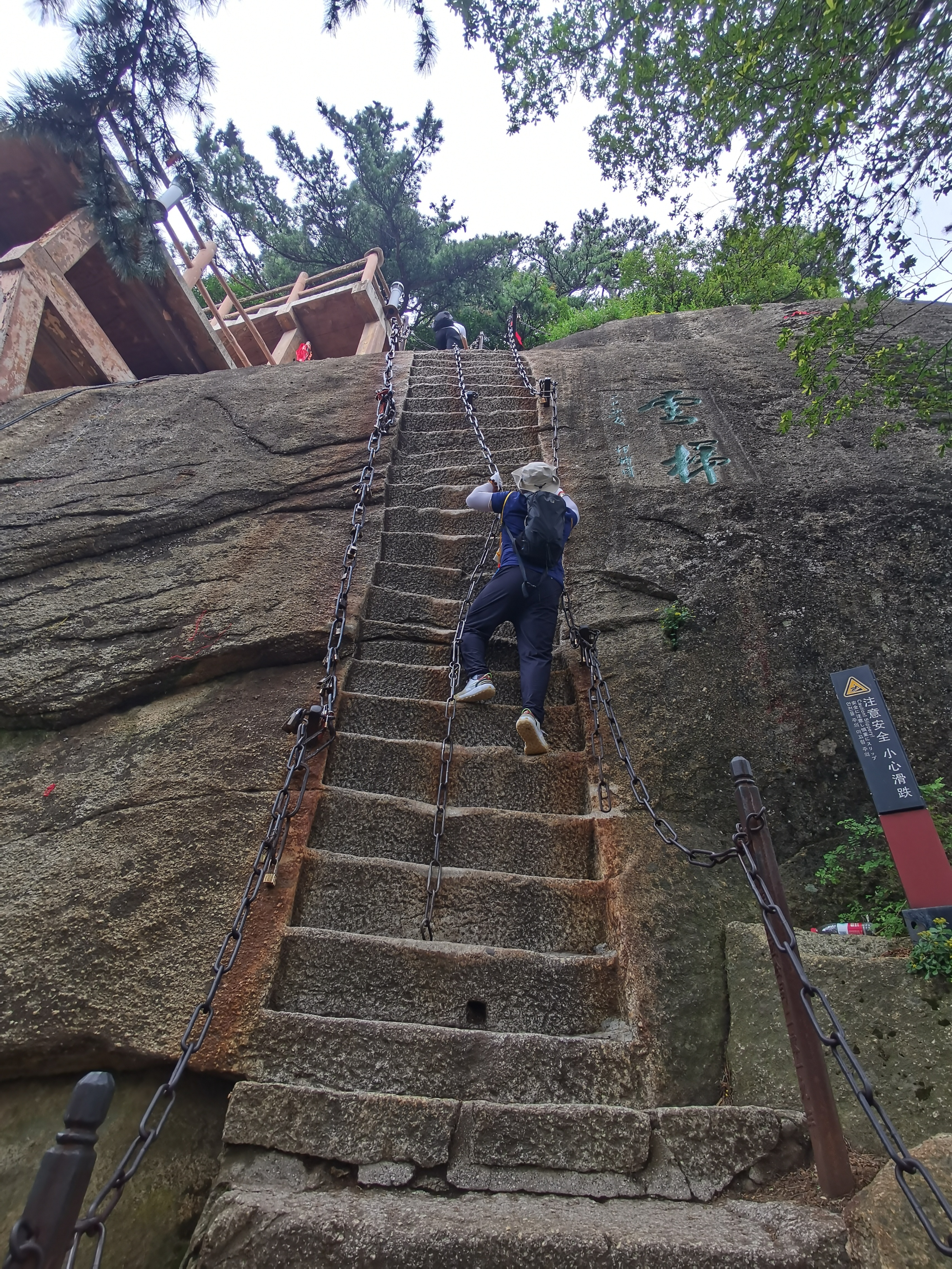 徒步华山悲惨场景,徒步华山要过哪些景观
