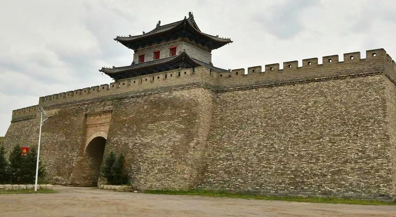 山西右玉长城遗址,万全右卫古城是爬长城的地方吗