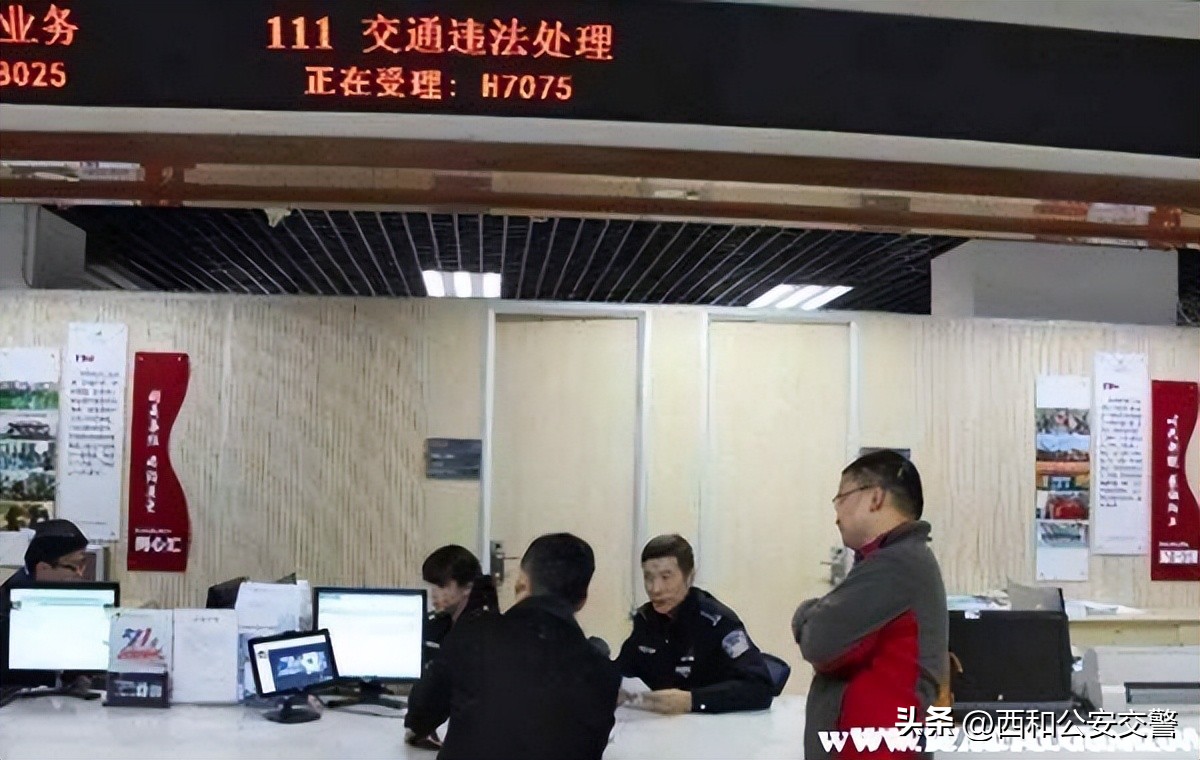 现场违章扣分必须本人扣吗,违章扣分是扣行驶证还是驾驶证