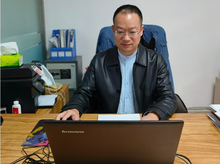 雄飞集团榜样|罗爽:不忘初心,砥砺前行。团结一致,共克时艰