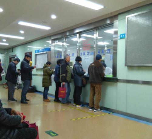 白衣*狼色**?深圳女子医院检查,回家感觉肛门剧痛,认为被医生性侵