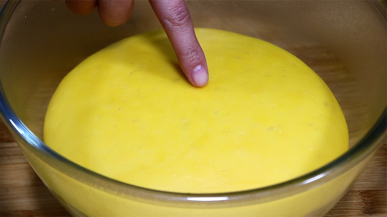 1斤面粉六个鸡蛋做面包,1碗面粉4个鸡蛋教你面包新做法