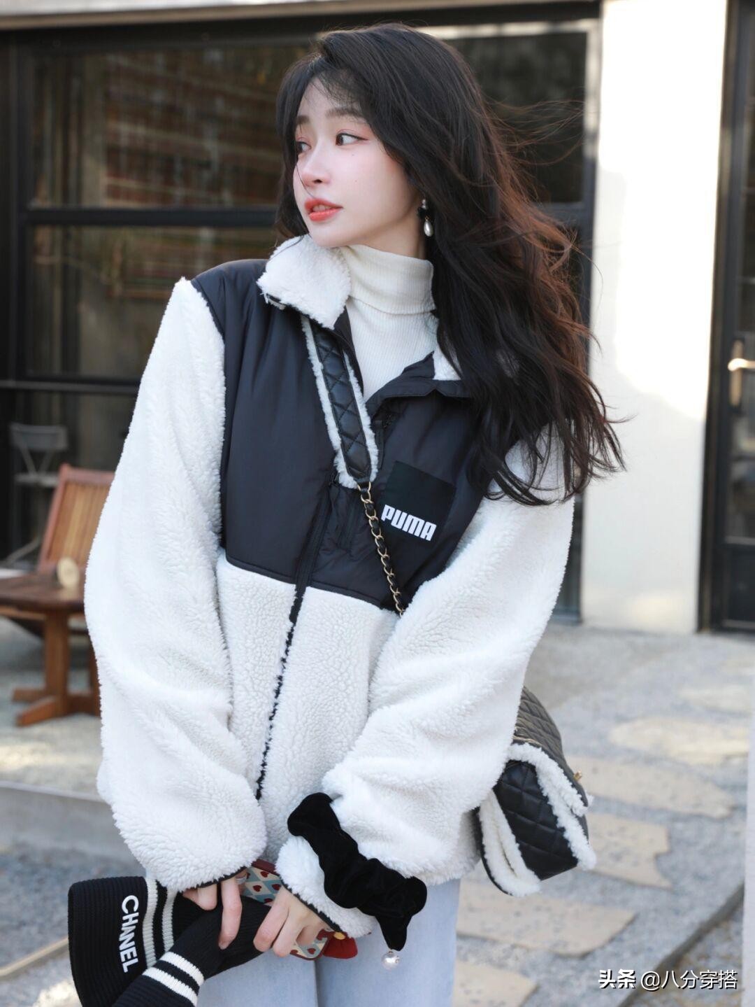 今年最火的羊羔绒外套,羊羔绒外套冬季温柔系穿搭