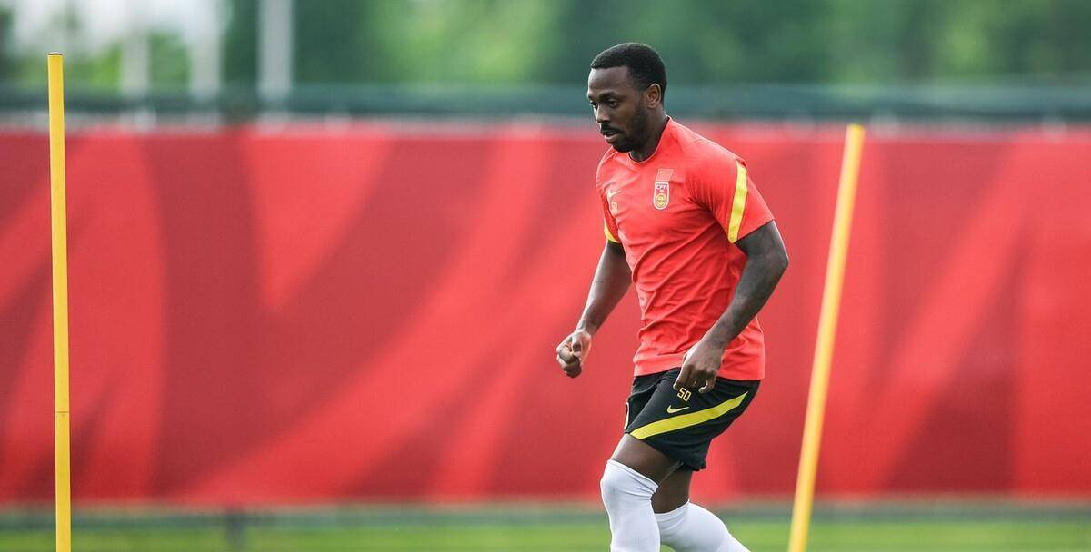 第一位回归中超的归化国脚诞生,又一留洋新星