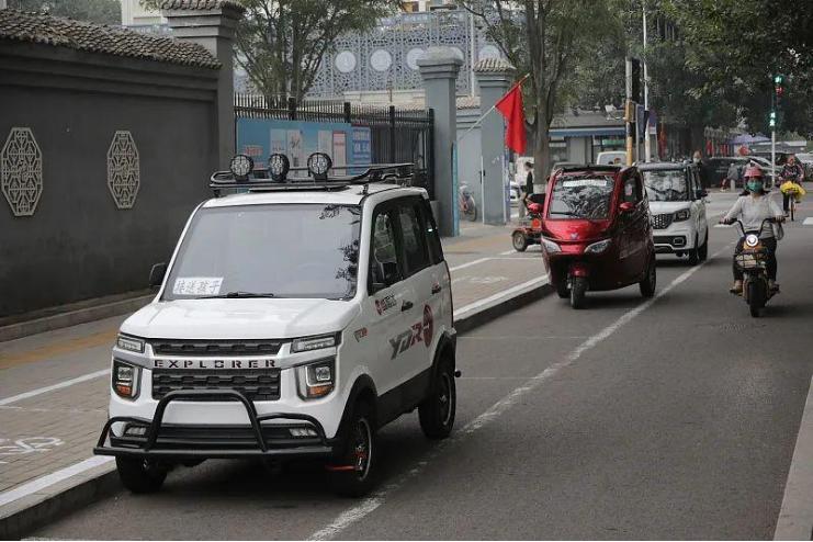 严格治理老年代步车违规,禁止老年代步车上路合理吗