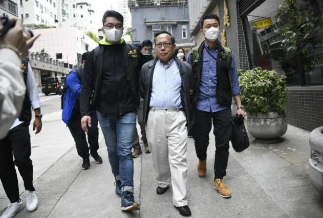 高校谈男生盗照片造谣,法治热点早知道罪大恶极