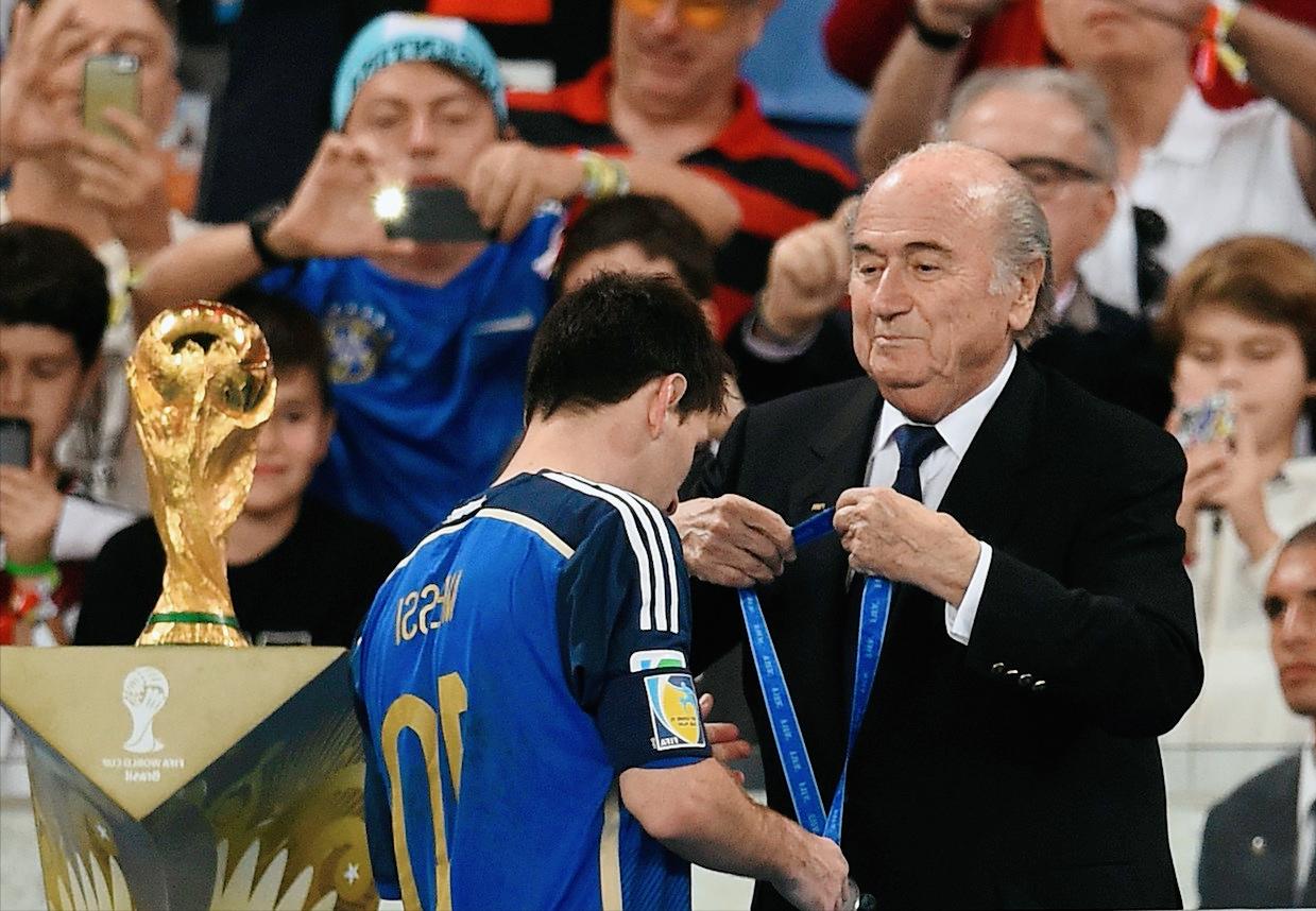 梅西2014年凝望大力神杯一步之遥,2014年梅西不甘和不屈的眼神