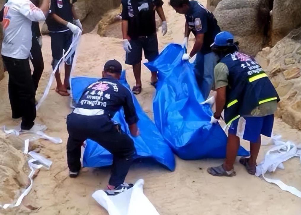 赤裸女子惨死菜地，*体下**被塞满杂草，警方靠一个米糠袋锁定真凶