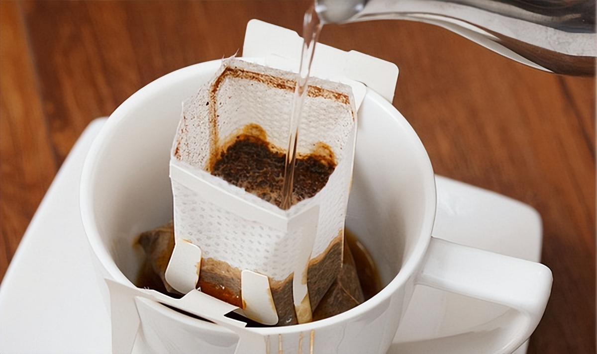 如何冲泡一杯香浓美味的挂耳咖啡,挂耳咖啡最简单的冲泡方法