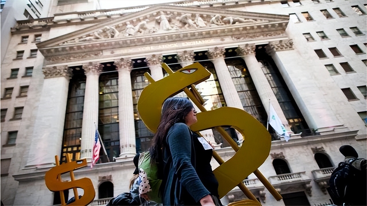 中方抛售千亿美债,做空华尔街对中国影响