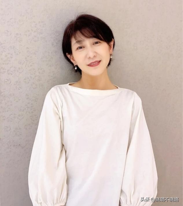 适合圆脸的羊毛卷女生短发,适合胖女生的羊毛卷短发