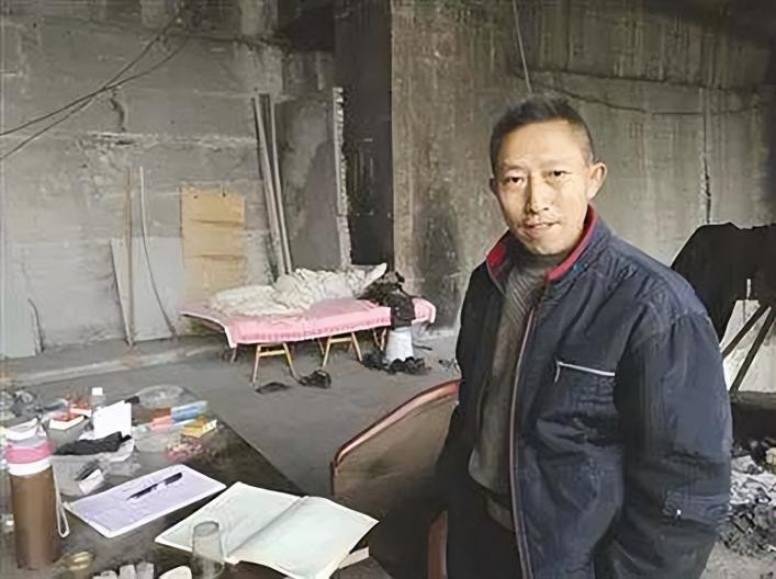 小伙卖彩票一年挣80亿,靠彩票一夜暴富走上人生巅峰