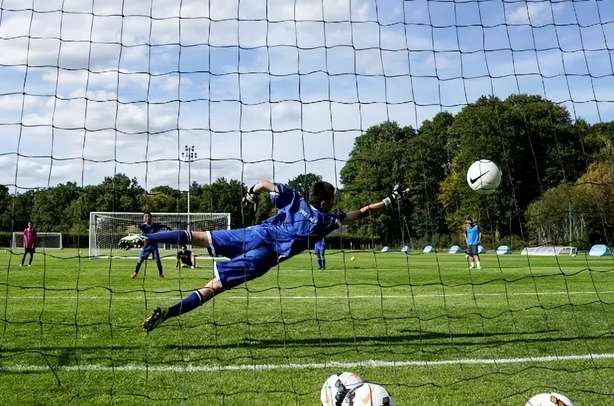 王之者足球培训中心龙华店,王之者足球培训班