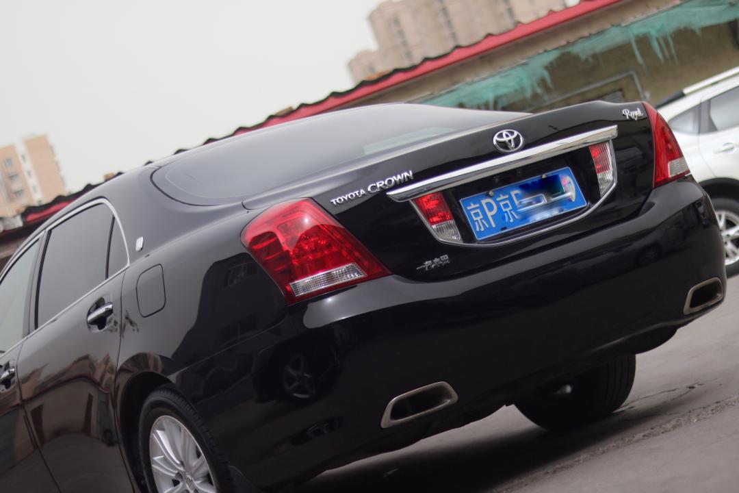 皇冠3.0经典老车翻新复活视频,丰田皇冠13代翻新