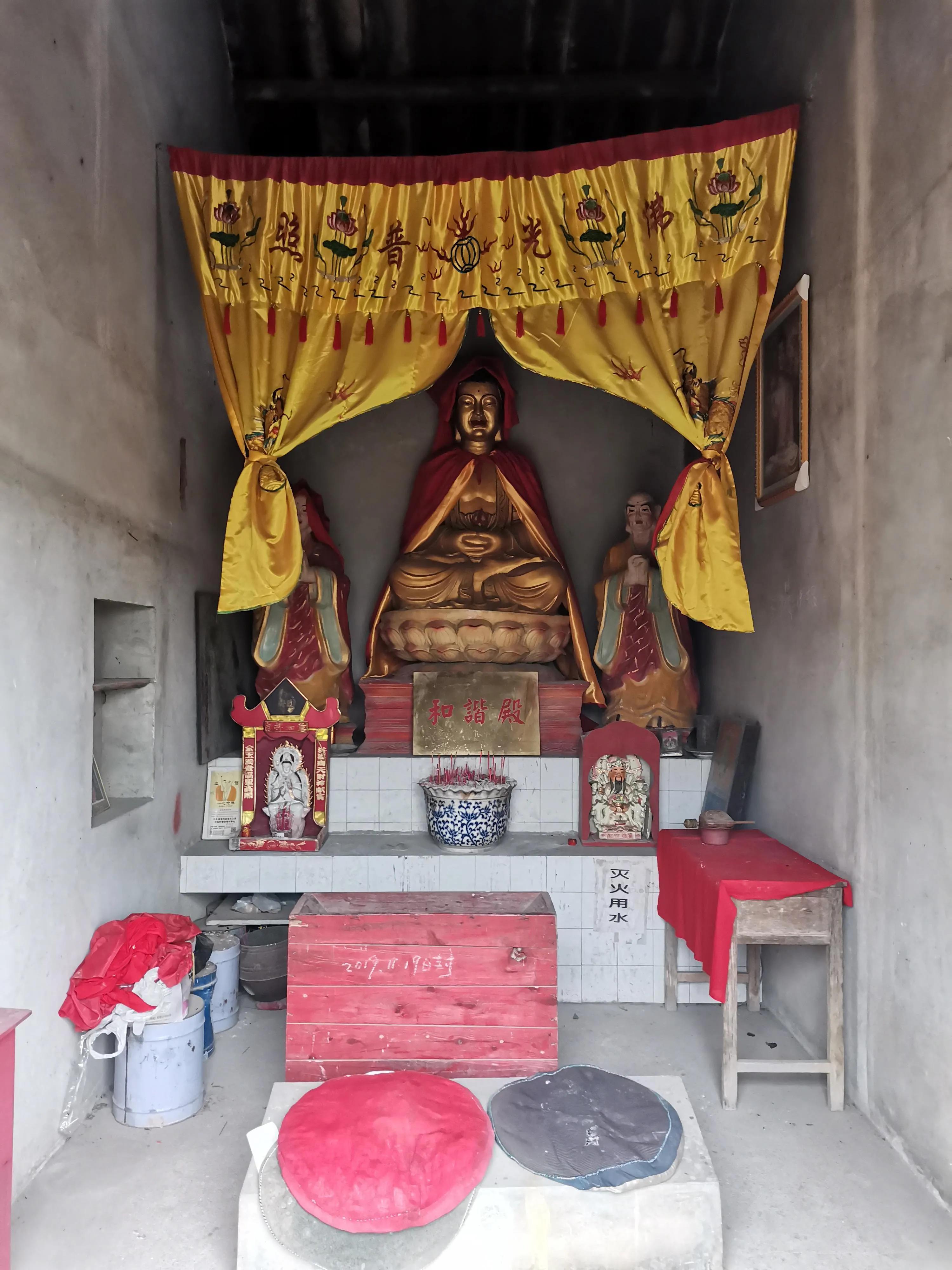 凤凰台上悬明月，同照今人与故人