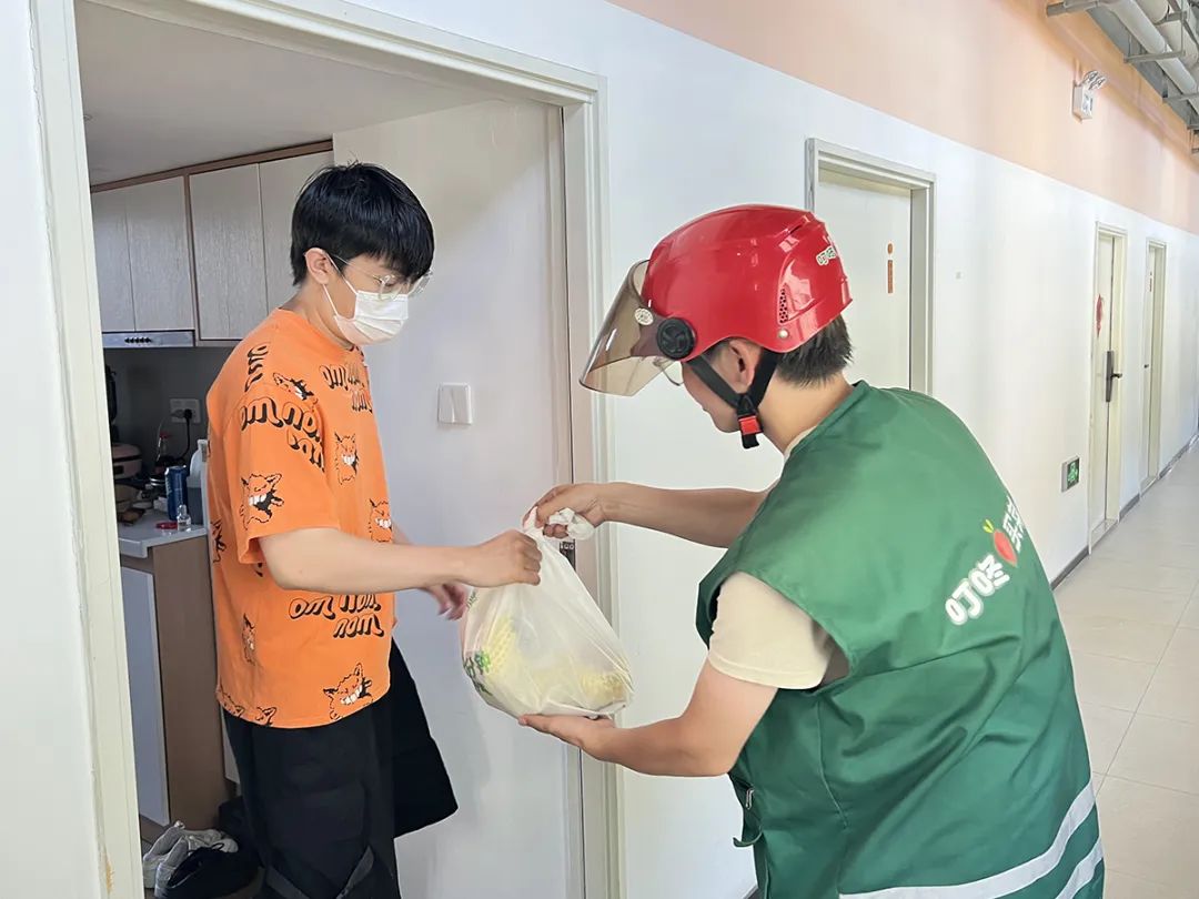 致敬高温下的劳动者|“天气热迟点送没关系”，顺义快递员收获暖心事