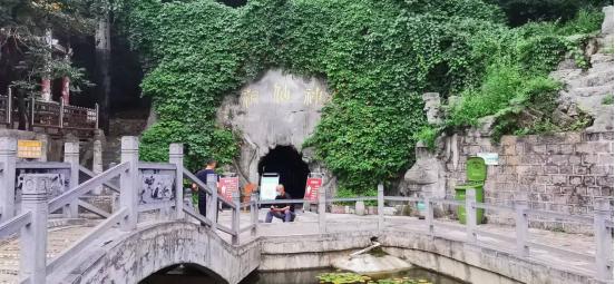 最好的风景是山里走走,最好的旅游风景在路上