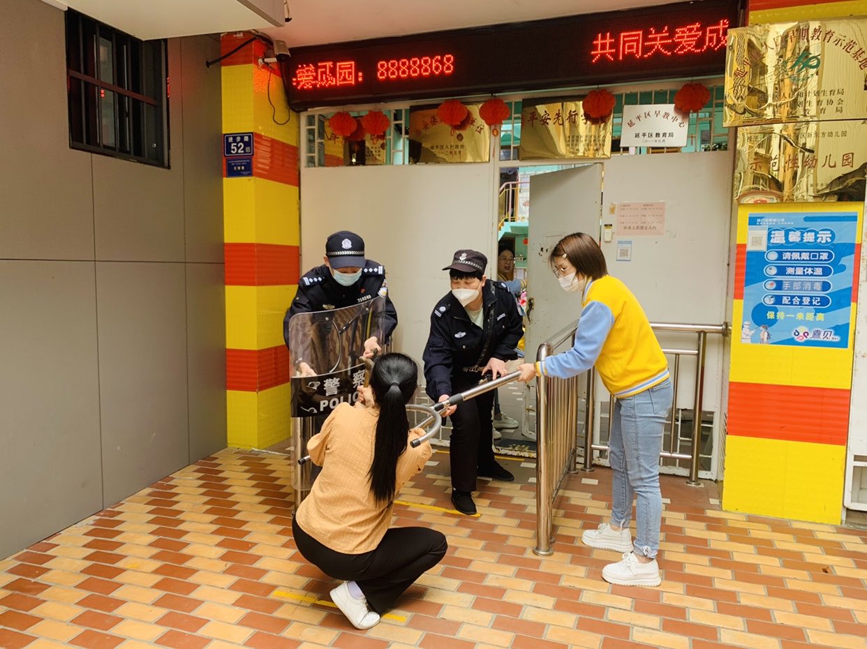 幼儿园反恐防暴应急演练活动简报,幼儿园反恐防暴安全演练过程