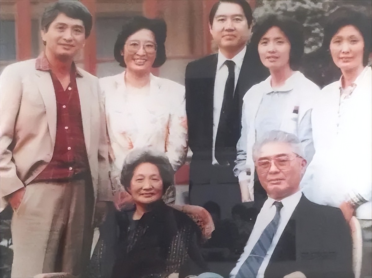 红色资本家荣毅仁:89岁在京逝世,留下4个子女,今独子身价百亿