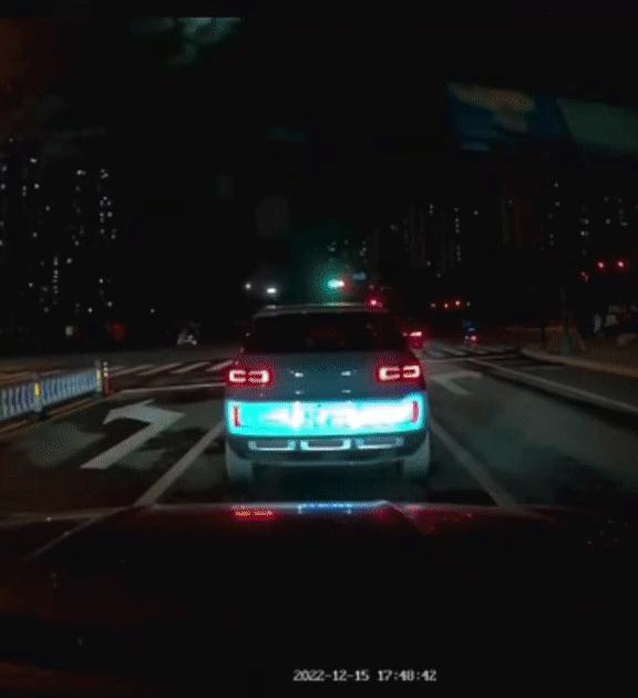 火流星划过杭州夜空，陨石重达数百克，专家建议不要用手直接触摸