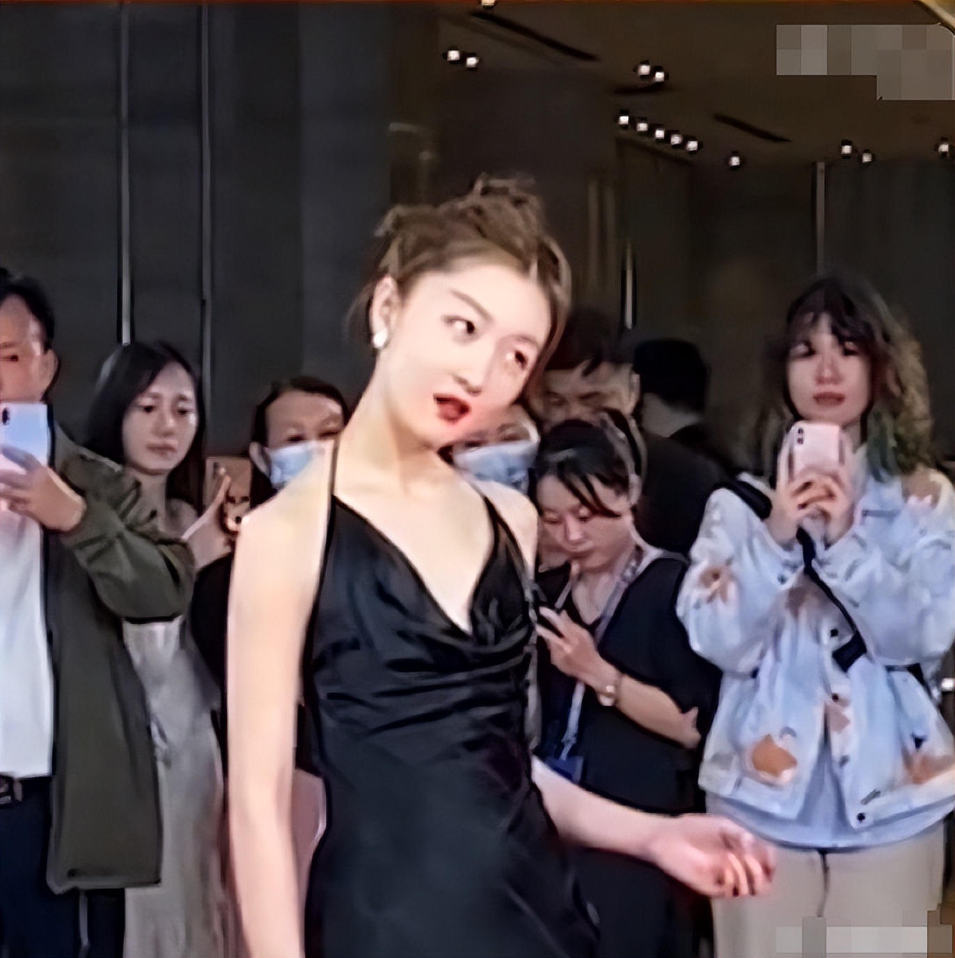 鍛ㄥ啲闆ㄨ鍑┈鎬濈函,鍛ㄥ啲闆ㄥ洖搴斿唴娑甸┈鎬濈函