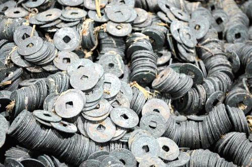 河南老汉带领全村制假致富,制假小作坊年赚百万