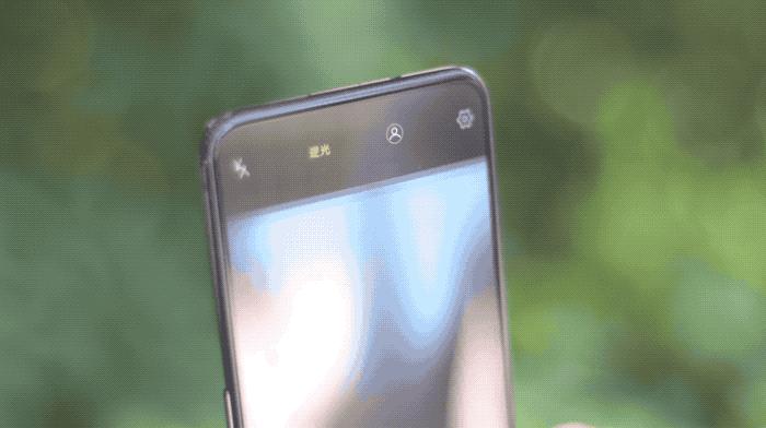 手机里面根本没有这个大块头的容身之地，但是这一次，不太一样了