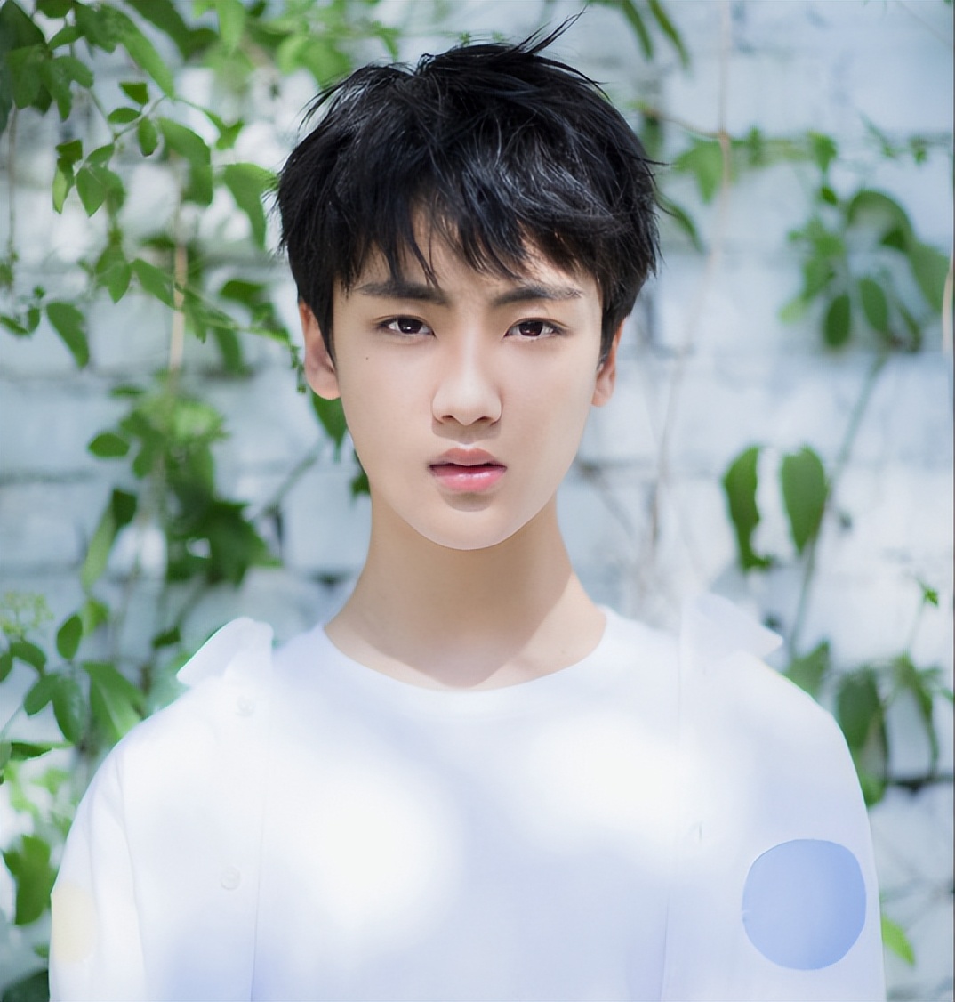 多位明星为高考加油：肖战唱歌，谭松韵送字，迪丽热巴最有寓意