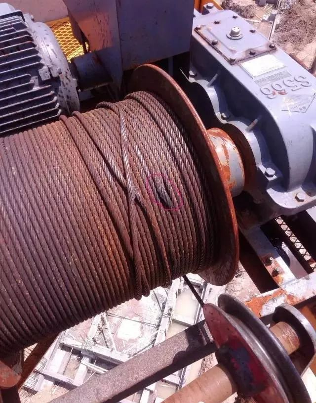 违章指挥造成重大事故怎么判刑,违章指挥造成1人死亡负什么责任