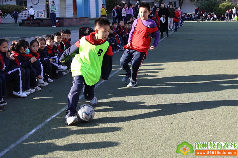 团结奋斗创佳绩砥砺奋进迎盛会,举行小学校长杯足球赛