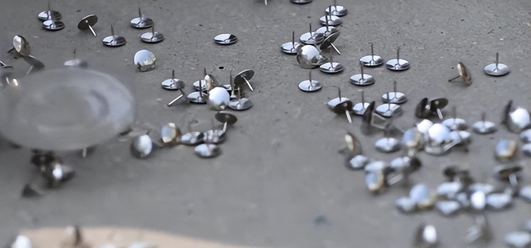 西安女子报团观光九寨沟，回到家之后发现，包里有个“百眼筛”