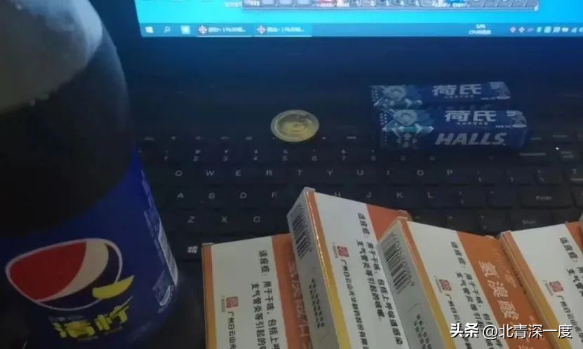 右美沙芬滥用者的隐秘世界:超剂量使用致幻成瘾,有人骑车回家醒来看见大腿流血,却想不起发生了什么