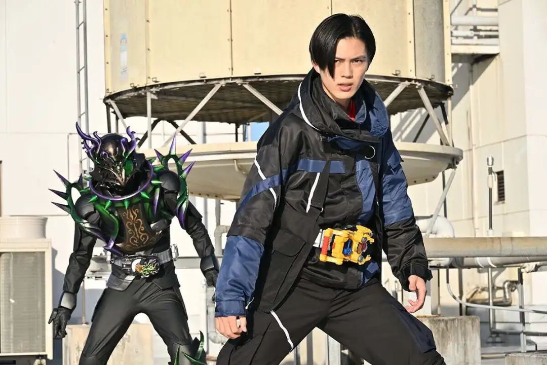 日本国宝级帅哥假面骑士,假面骑士救了人却被伤害