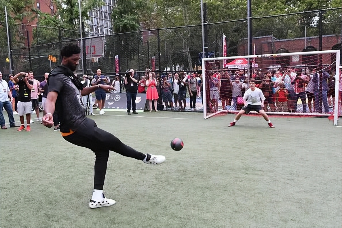 篮球经典回顾科比与詹姆斯,nba球星情结