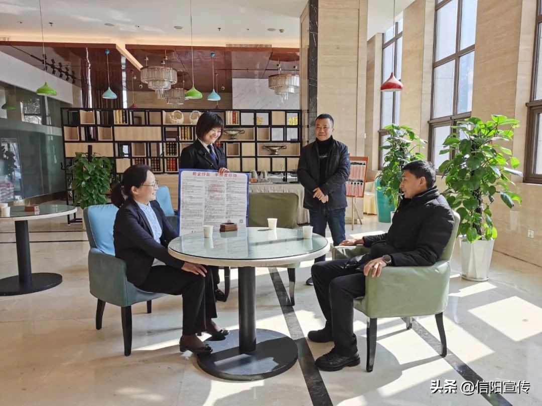 平桥区查山乡大力优化营商环境,市委办街头宣传优化营商环境