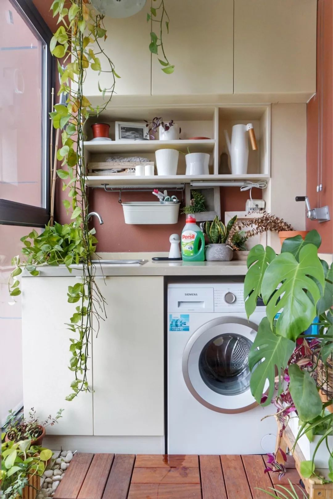 阳台装洗衣柜水电怎样设计,阳台地面有空调管子怎么装洗衣柜