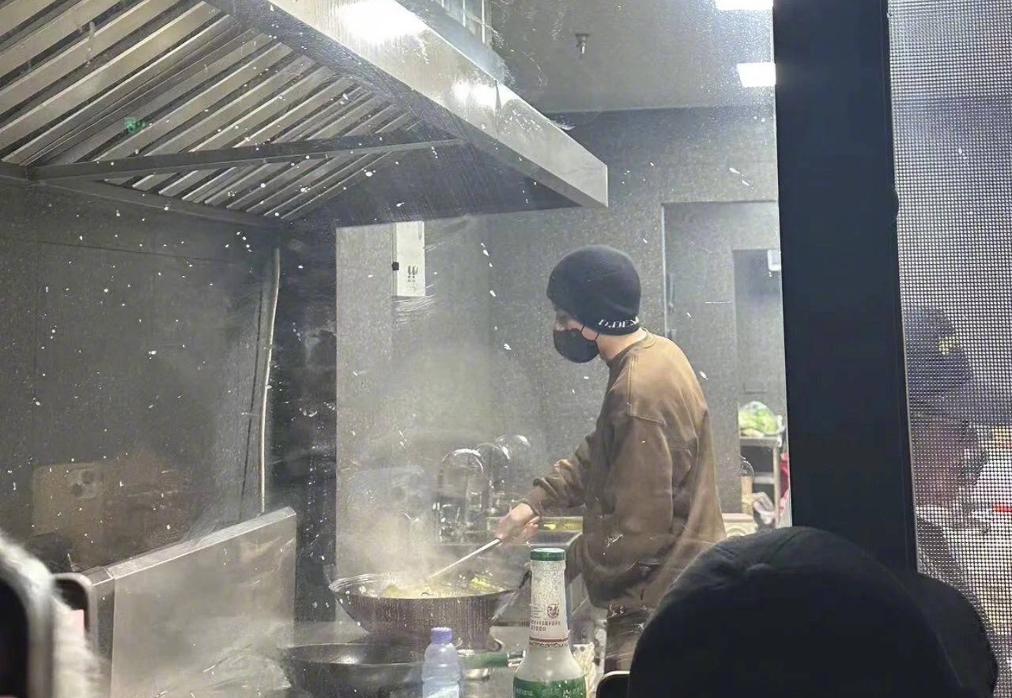 曝顶流男星婚内出轨,顶流男星被扒出有小女友