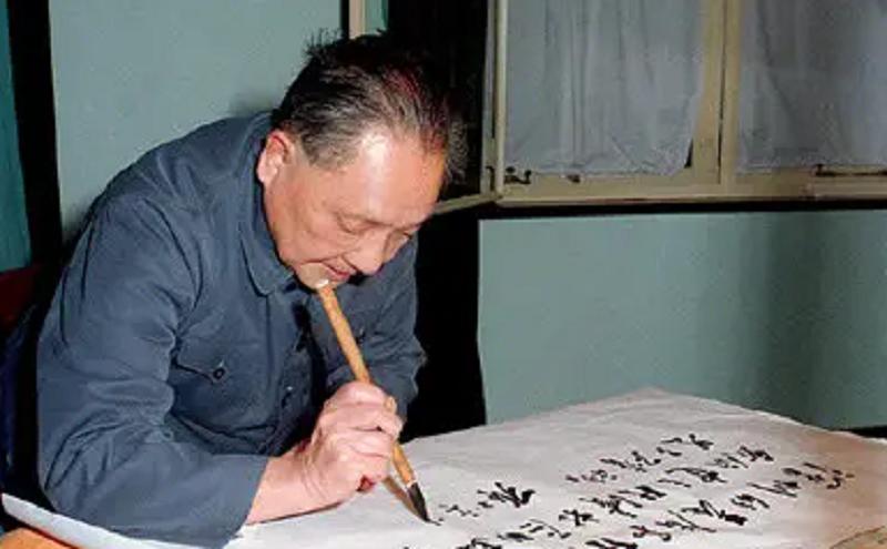 1991年，*小平邓**为深圳火车站题字，为何只写“深圳”没写“站”？