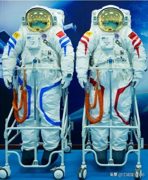 神十四航天员出舱,神十四航天员太空出舱图片