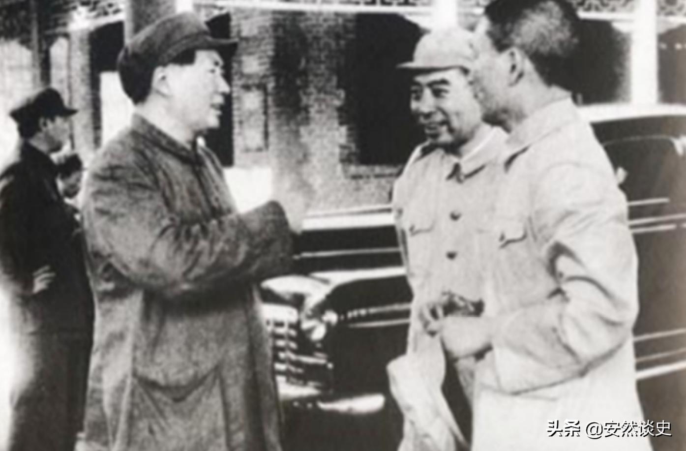 76年毛主席没参加周总理追悼会，*国锋华**含泪解释：老人家身不由己