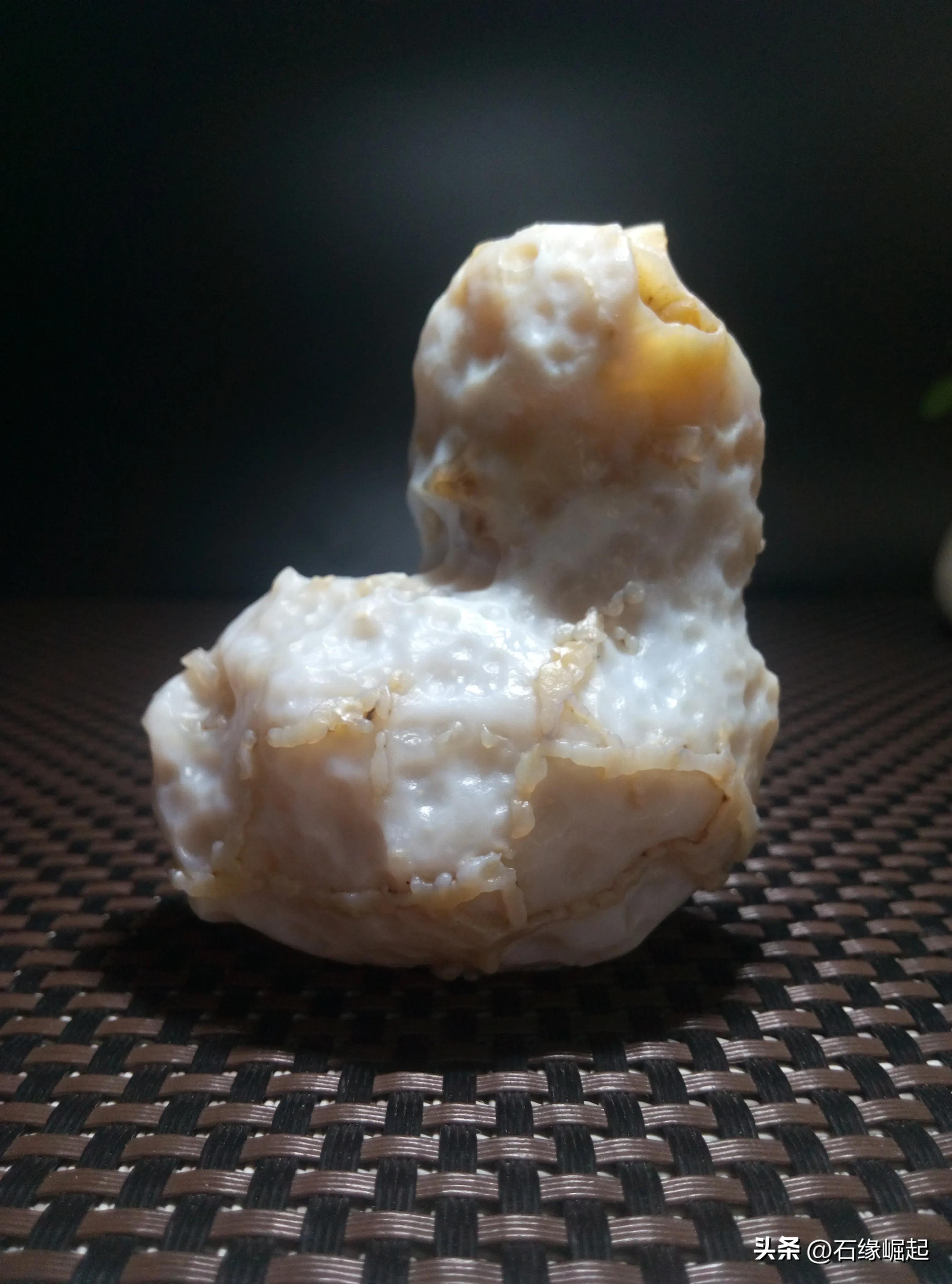 什么样的石头称为奇石,什么样的石头才是玉石