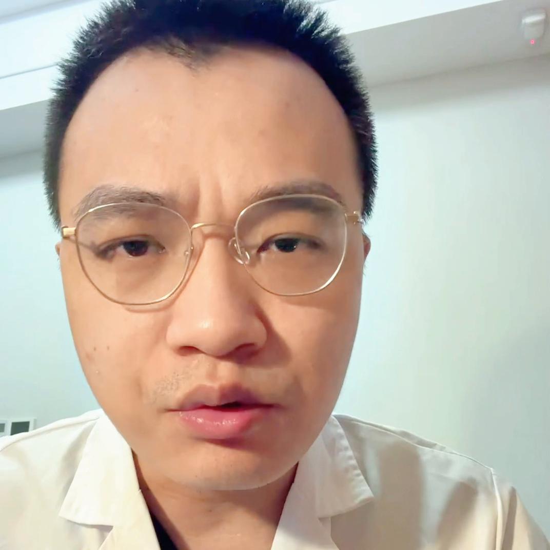 洗头脱发严重怎么办吃什么不脱发,雄性脱发一洗头就脱发