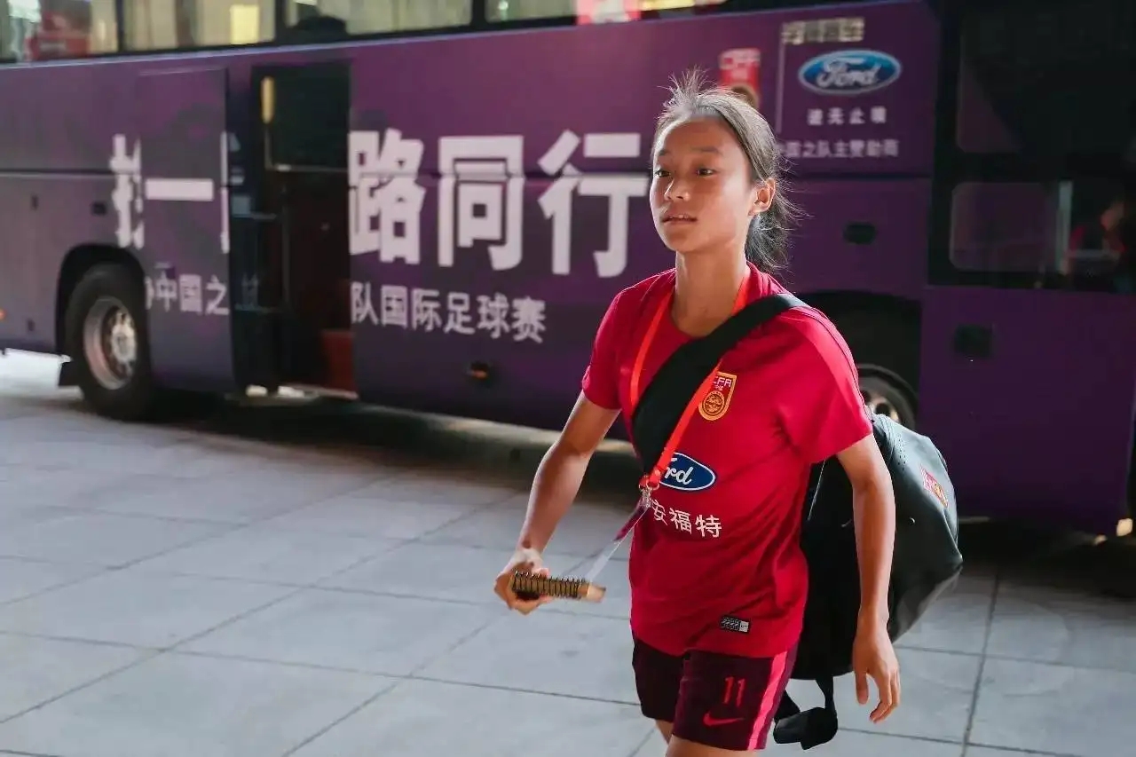 女足张琳艳过人,中国女足张琳艳头球图片