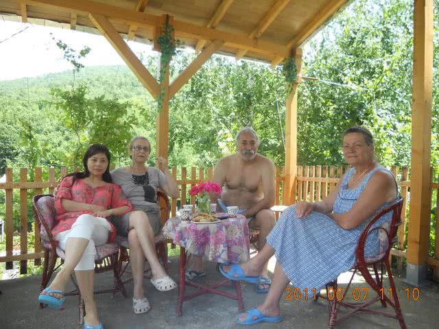 浙江农家女在塞尔维亚十年创业，经历了偷渡打工经商未婚生子