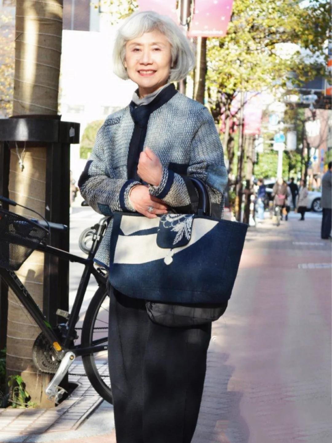 四十多岁的女人适应长发还是短发,40岁女人留长发年轻还是短发年轻