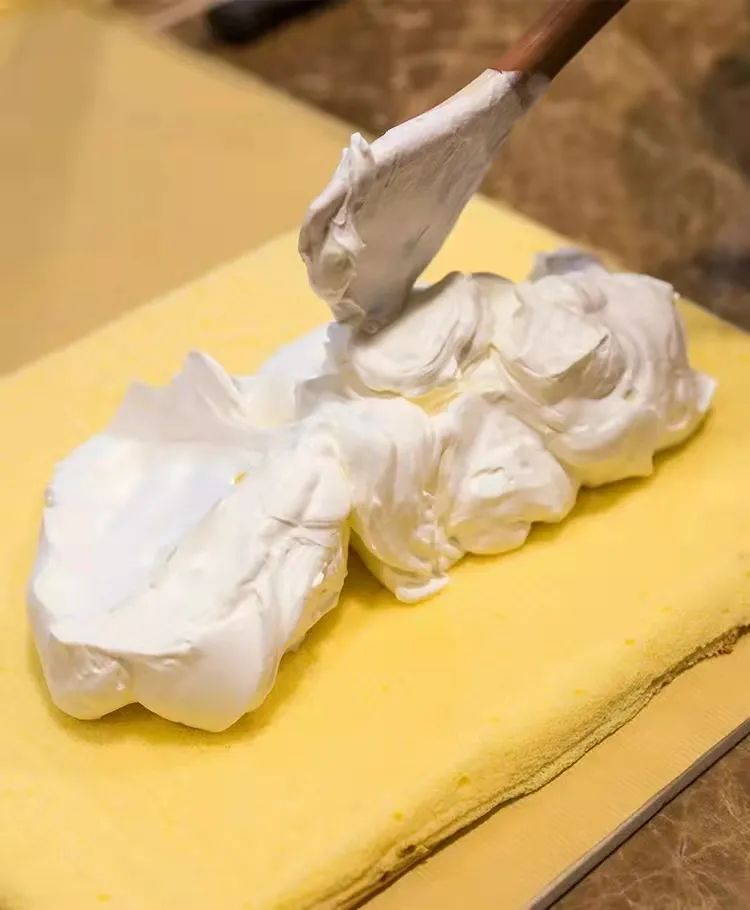 蛋糕卷怎么老是掉皮而且还开裂,不掉皮不开裂蛋糕卷做法