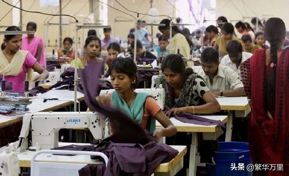 印度近40年的工资增长情况,印度14亿人靠什么生活